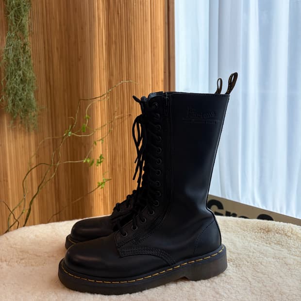 닥터마틴 14홀 부츠