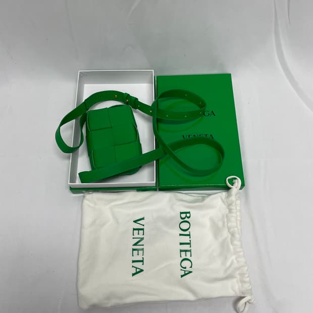 [구성존재] 보테가베네타 미니 카세트 백 [os]