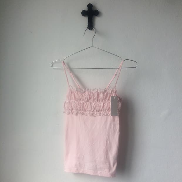 Lace point sleeveless
