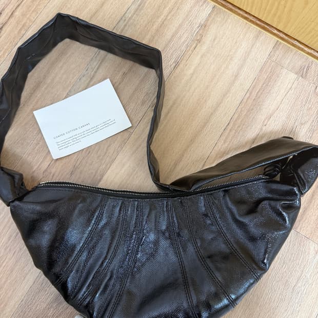 르메르 스몰 크루아상백 코티드 코튼 블랙