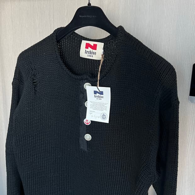 비욘드클로젯 아카이브 헨리넥 니트 새제품