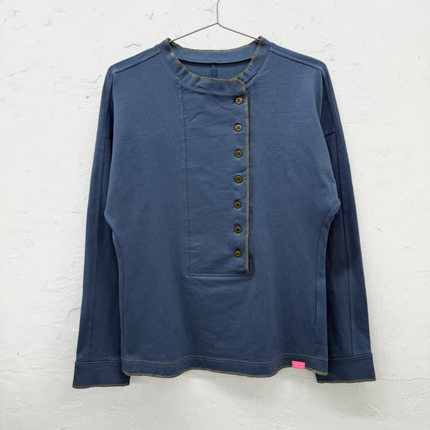 kikki 비대칭 헨리넥 롱슬리브