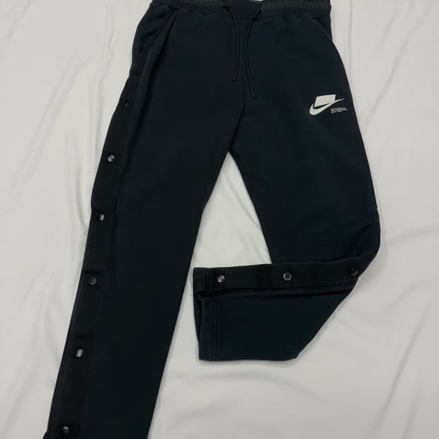 나이키 피그먼트 사이드버튼 블랭크로고 트레이닝 스웻팬츠