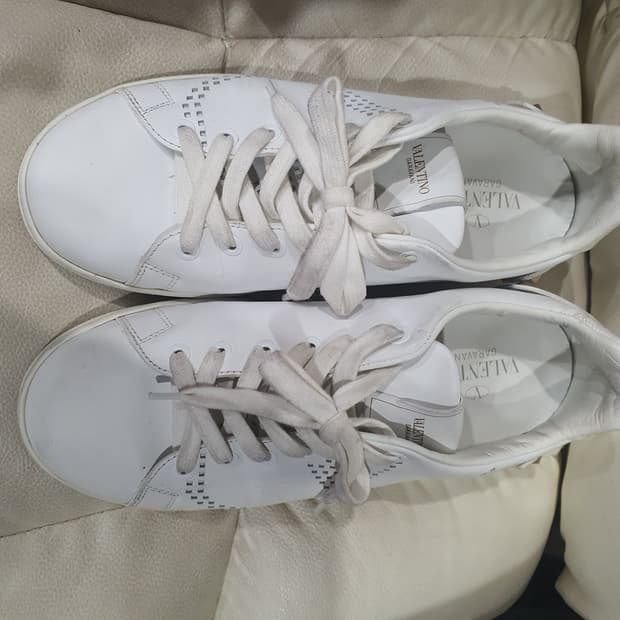 발렌티노 Garavani 흰색 스니커즈(정품)