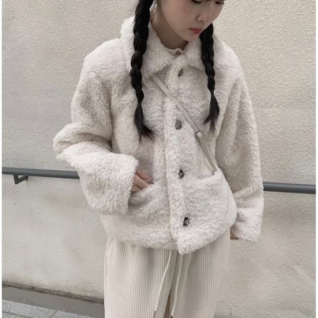 애니원모어 양털 카라 퍼 자켓