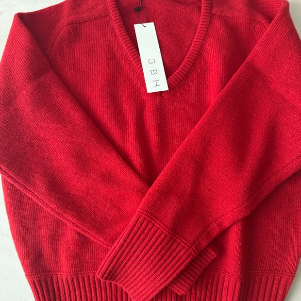 gbh 울브이넥 니트 레드