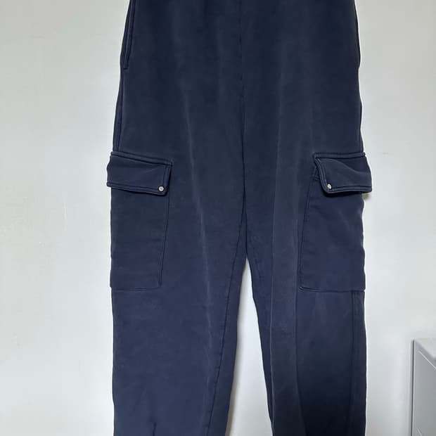 SUARE 네이비 색상의 카고 조거 팬츠