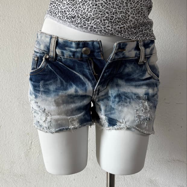 Skull bleached denim shorts