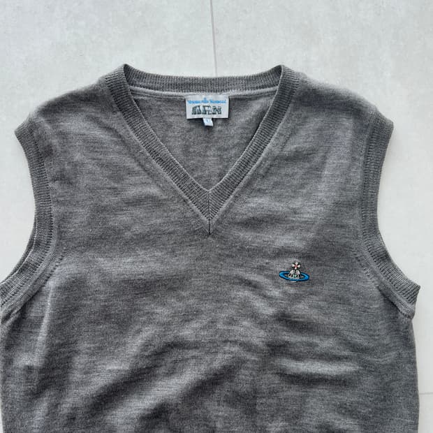 비비안웨스트우드 브이넥 울니트 베스트