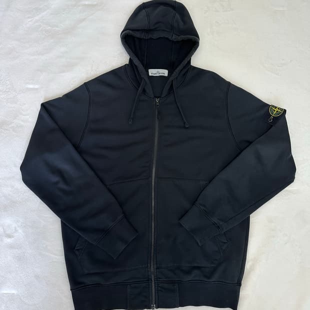 스톤 아일랜드 후드 집업 블랙 - 25FW