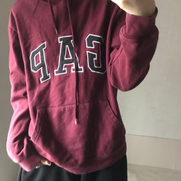 갭 버건디 후드티