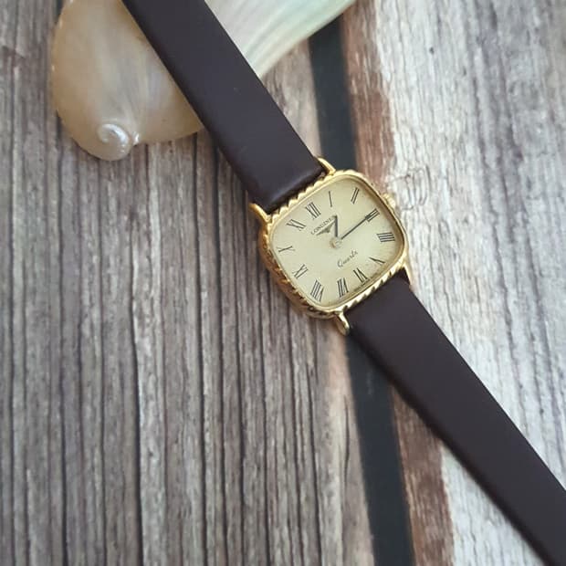 정품 론진 스퀘어 쿠션 케이스 드레스워치