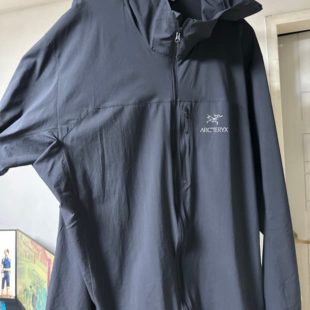 아크테릭스 바람막이 스쿼미시 후디 블랙 사파이어