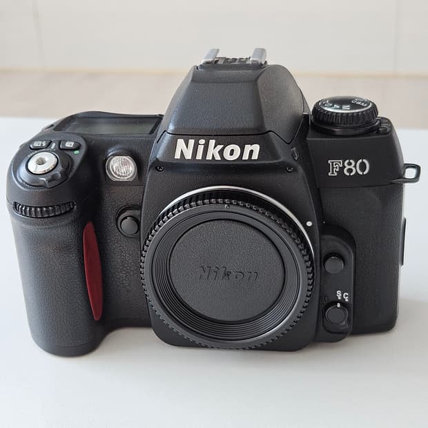 니콘 F80 필름 카메라 바디만