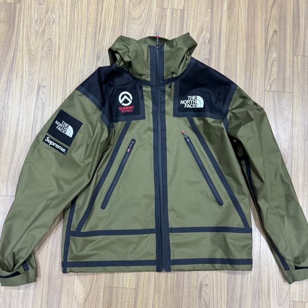 Supreme x The North Face Summit 