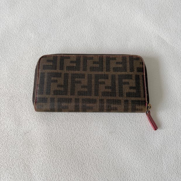 펜디(FENDI) 지퍼 장지갑(ITALY)