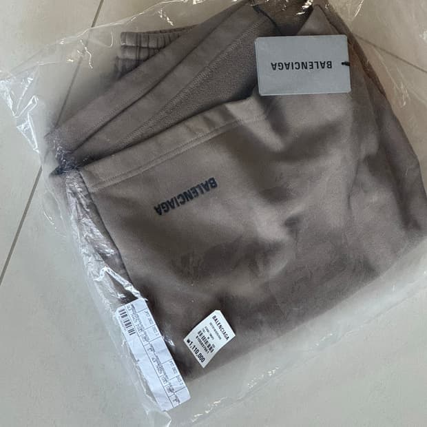 발렌시아가 반바지
