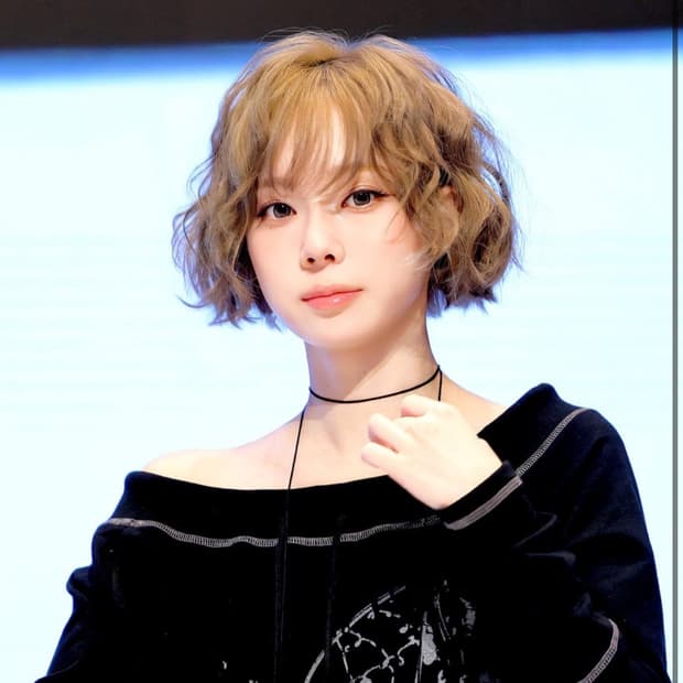 팬시클럽 오프숄더 맨투맨 (윈터착용) 