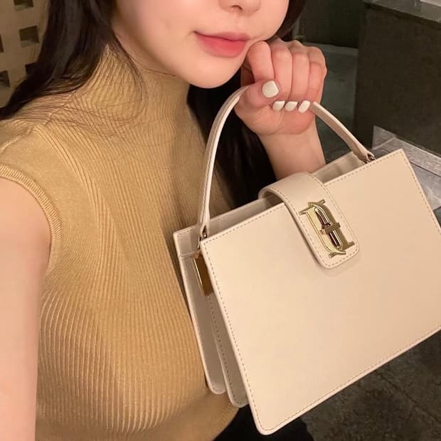 제이에스티나 클래식 토트백