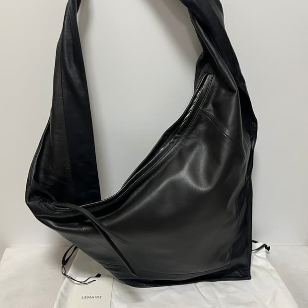 르메르 25fw 스카프백 스몰 (블랙/다크초콜렛)