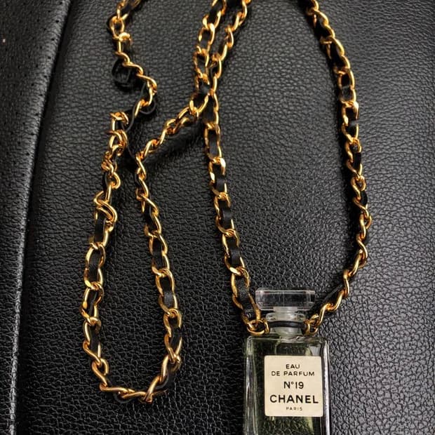 [정품] 샤넬 향수목걸이 샤넬 No.19 오드 퍼퓸 네크리스