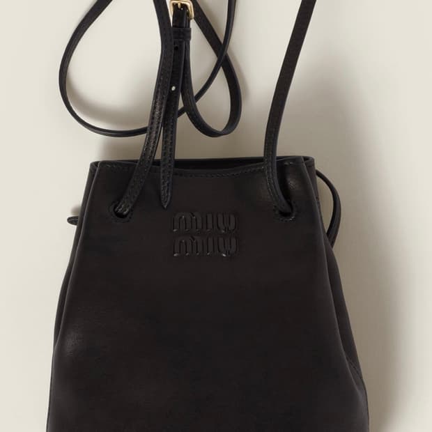 미우미우 나파레더 미니 버킷백 최저가