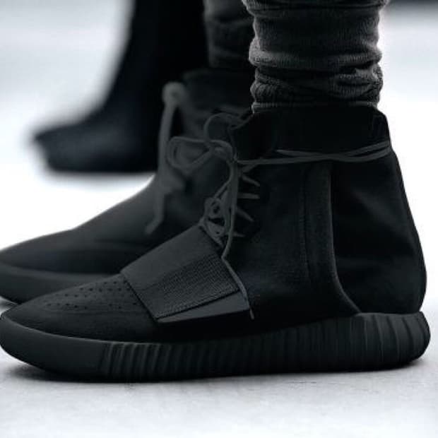 이지 부스트 750 트리플 블랙 Yeezy Boost 750 Triple