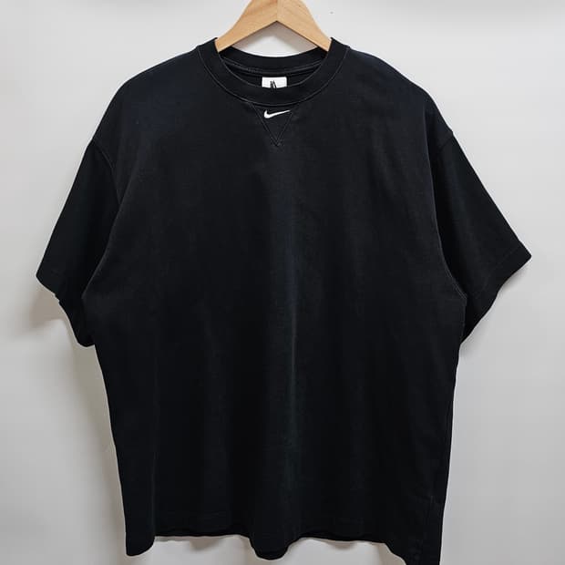 나이키 솔로스우시 반팔티셔츠 L