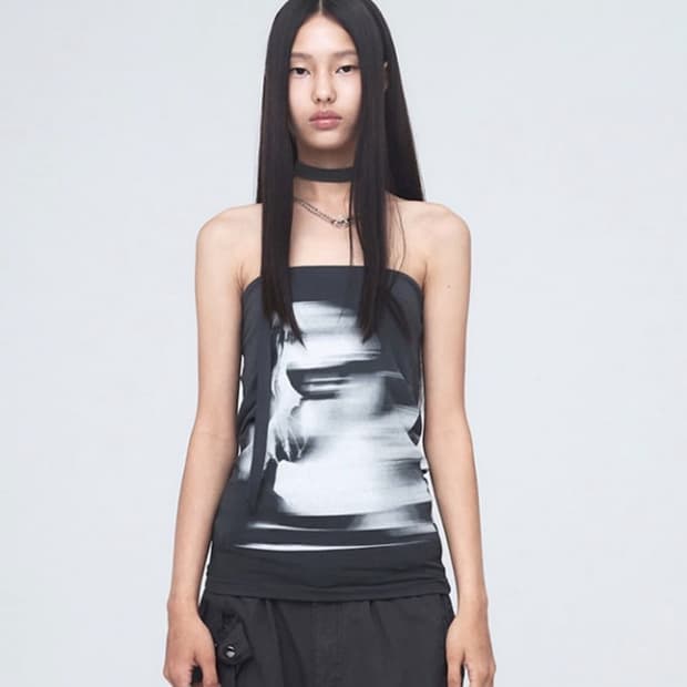 나체 탱크탑 프린팅 슬리브리스 