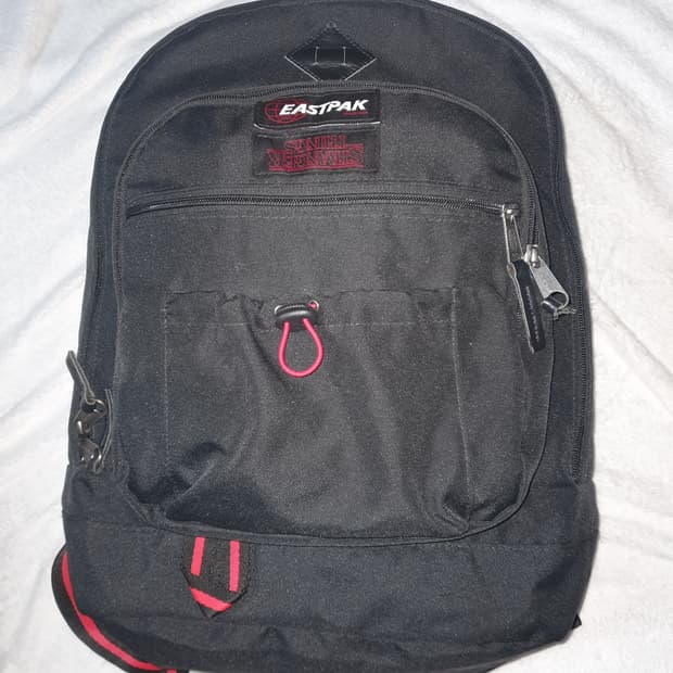 이스트팩X기묘한이야기 콜라보 백팩 .BK eastpak