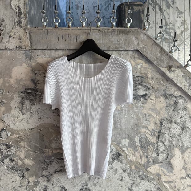 PLEATS PLEASE ISSEY MIYAKE White Top