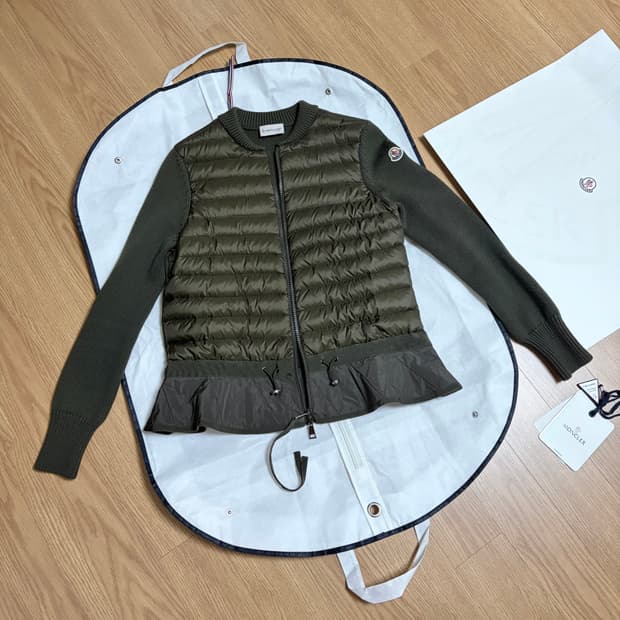 몽클레어 여성니트패딩