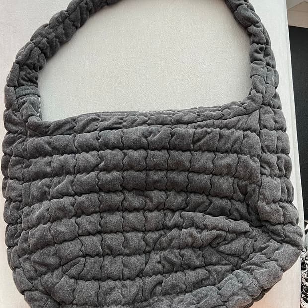 코스 COS 퀼팅백 오버사이즈 (그레이데님)