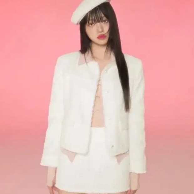 (새상품급) 뉴얼린 제니 엠블럼 트위드 자켓 아이보리 윤비누 착용