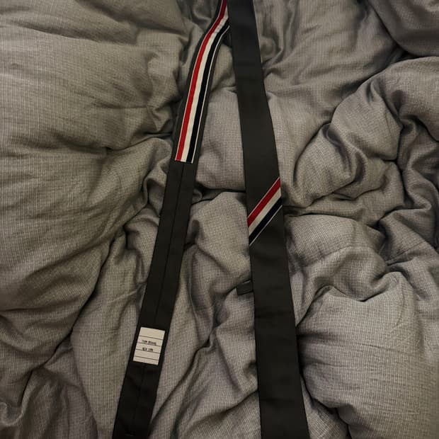 톰브라운 그로그랭 스트라이프 타이 다크 그레이