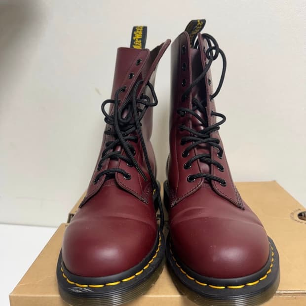 닥터마틴 체리레드 10홀 265