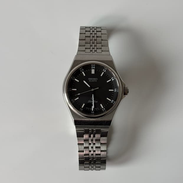 1980s Silverwave Black Dial Silver Quart