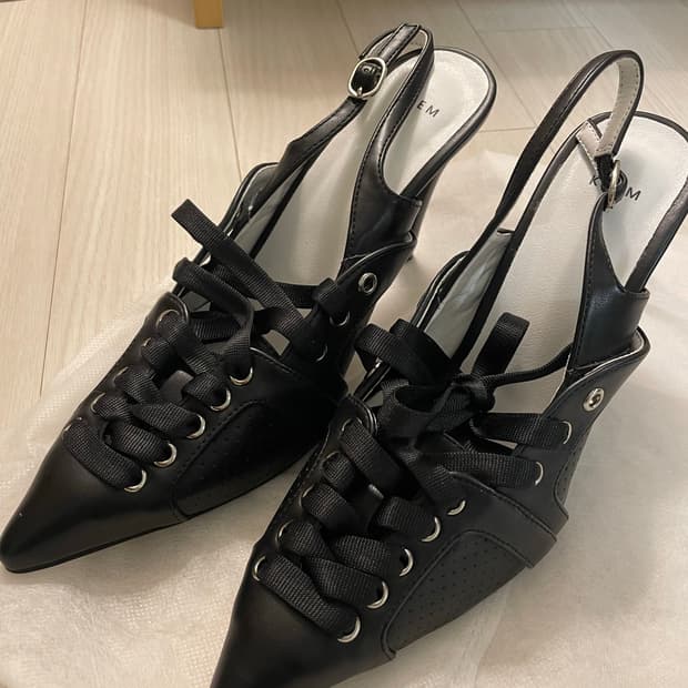 블랙 레이스업 슬링백 스트랩 힐 250