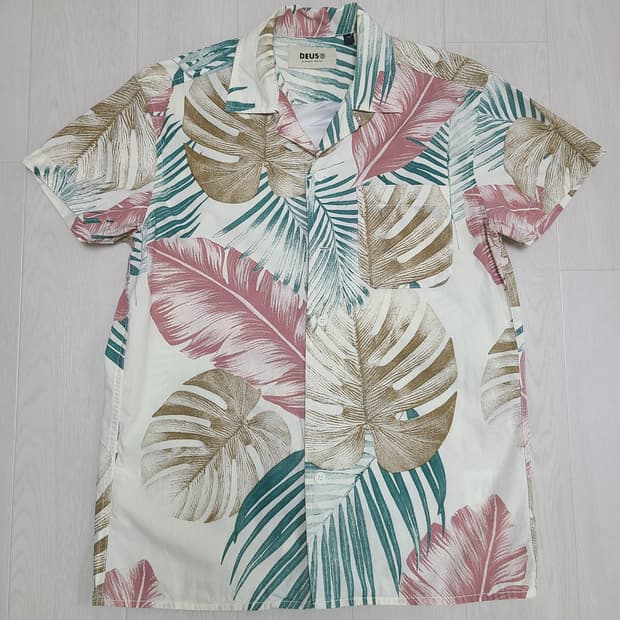 데우스 반팔셔츠