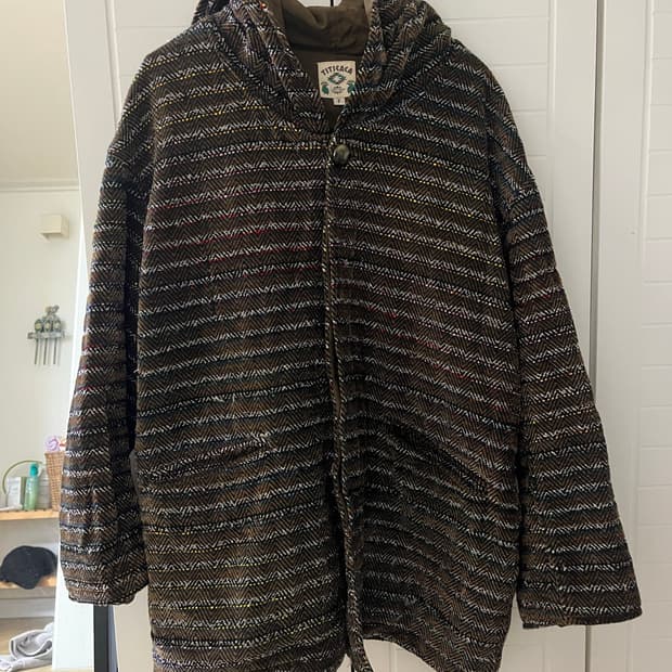 티티카카 브라운 후드코트