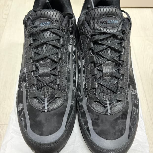 나이키 x 웍스아웃 에어맥스 95 (HQ0263-001 / 275)