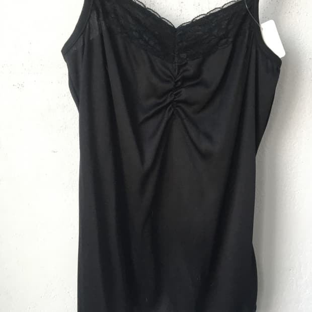 Lace point sleeveless