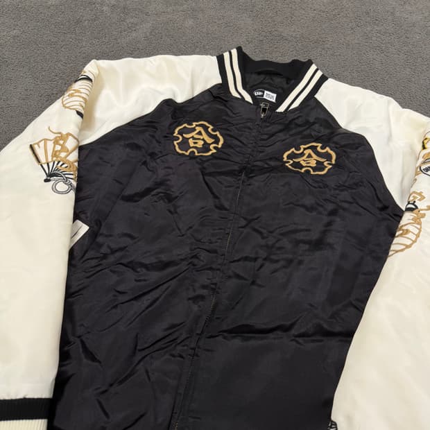 [정품/L] 뉴에라X하이브리드 빈티지 잉크 자수 스카쟌 자켓