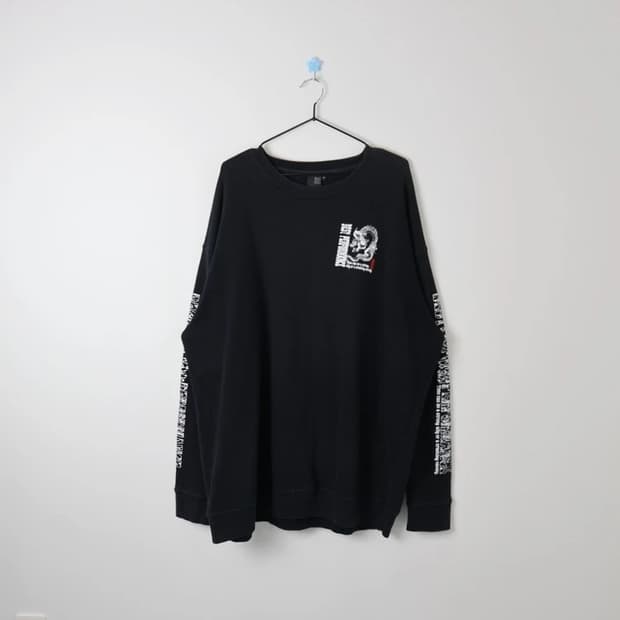 World Smack Dragon Graphic Long Sleeve