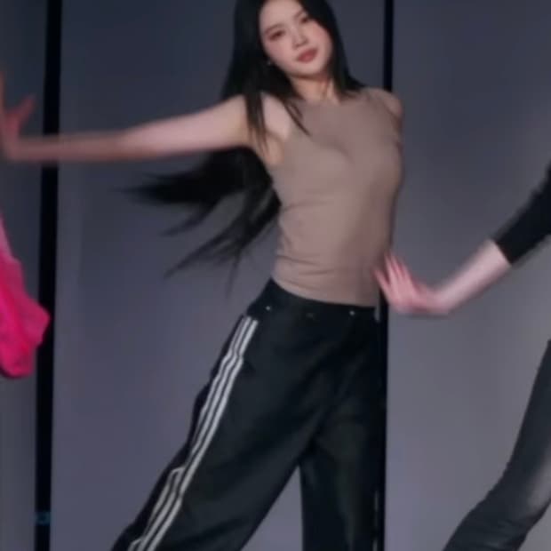 아디다스 샤인배기데님 블랙 트랙팬츠 KE9799 하츠투하츠 에이나 바지