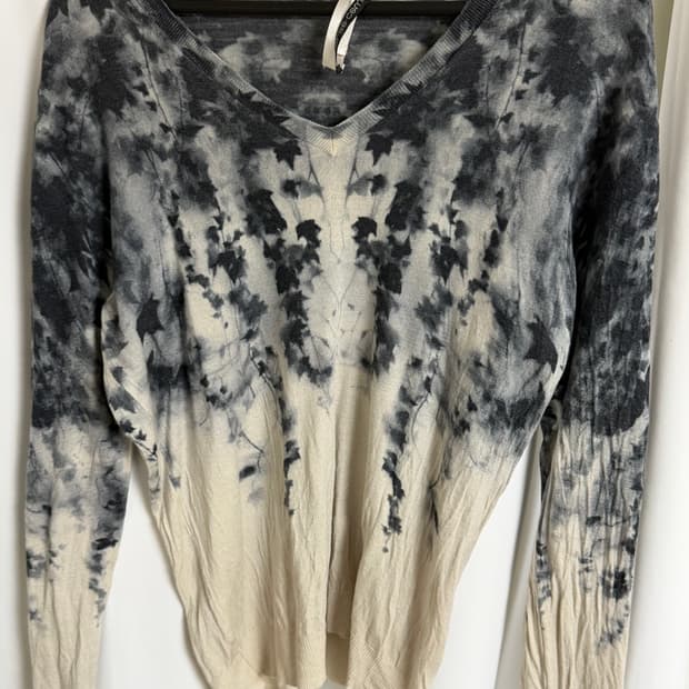 알렉산더맥퀸 브이넥 롱슬리브