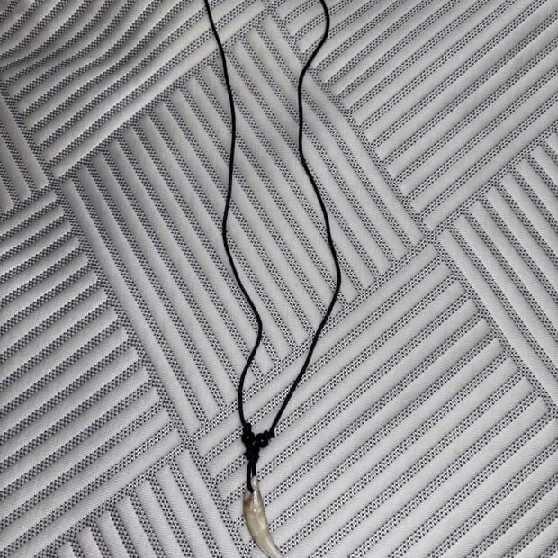 이빨 펜던트 목걸이