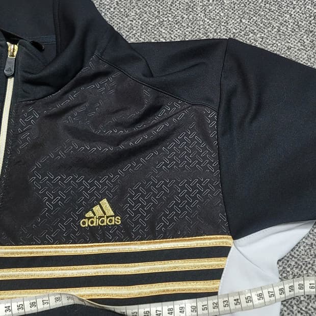 아디다스 블랙&골드 삼선 트랙탑 105