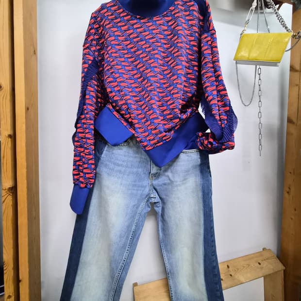 디자이너 소프트 스판프릴 맨투맨. 자라 투톤 데님