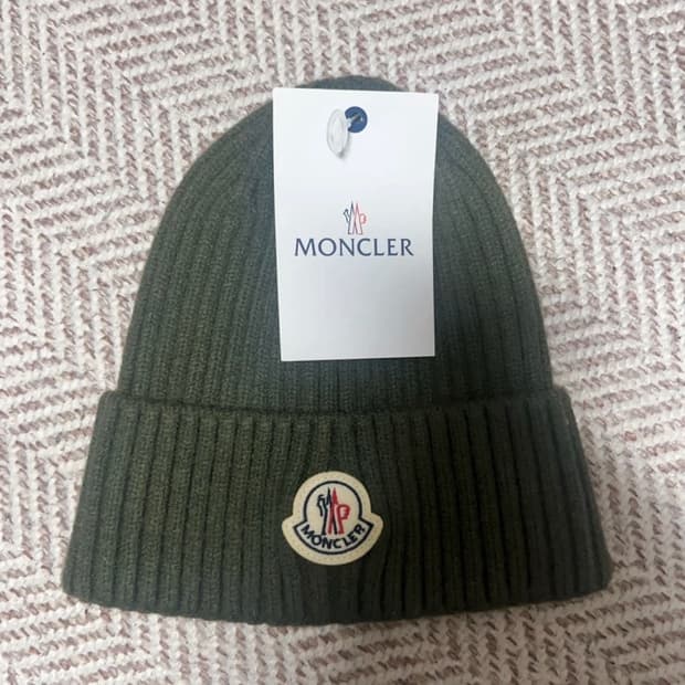 몽클레어 울 비니 올리브 그린 새상품